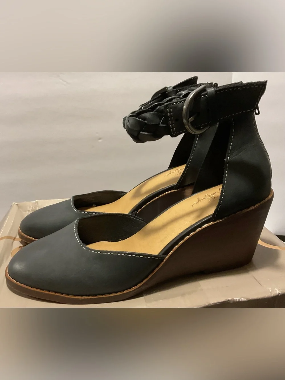 NWT - Crown Vintage ‘Lorelee’ Women's Wedge Pump, Black Leather, Sz 6